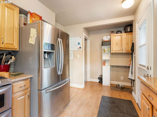 3103 Ne DEKUM St, Portland, OR 97211
