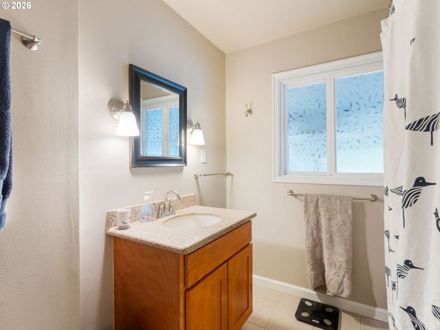 3103 Ne DEKUM St, Portland, OR 97211