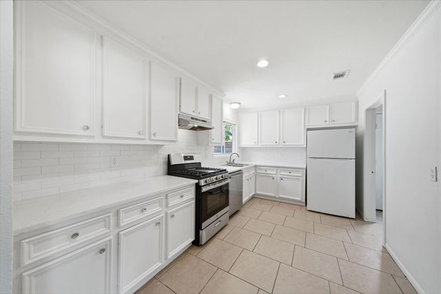 1841 Huge Oaks Street, Houston, TX 77055