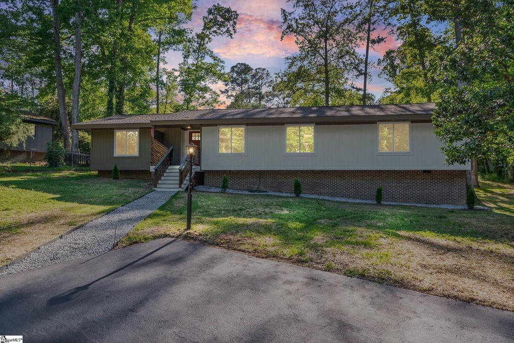 105 Canebreak Lane, Simpsonville, SC 29681