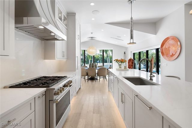 1550 Chesapeake AVE, Naples, FL 34102