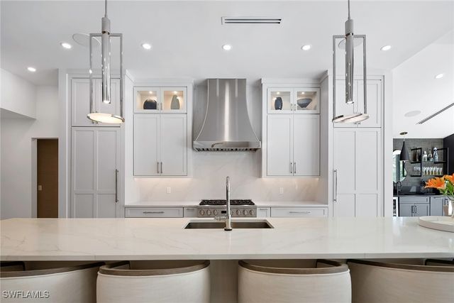 1550 Chesapeake AVE, Naples, FL 34102