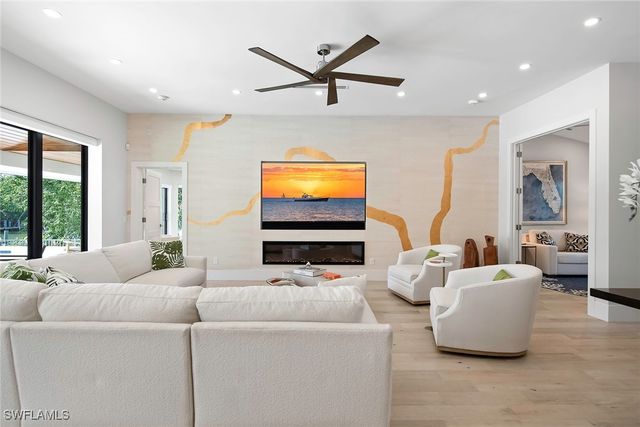 1550 Chesapeake AVE, Naples, FL 34102