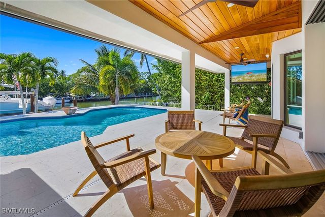 1550 Chesapeake AVE, Naples, FL 34102