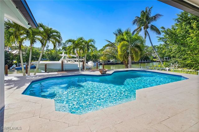 1550 Chesapeake AVE, Naples, FL 34102