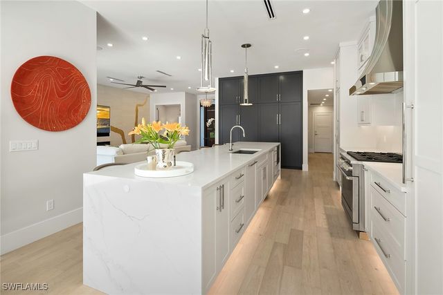 1550 Chesapeake AVE, Naples, FL 34102