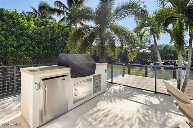 1550 Chesapeake AVE, Naples, FL 34102