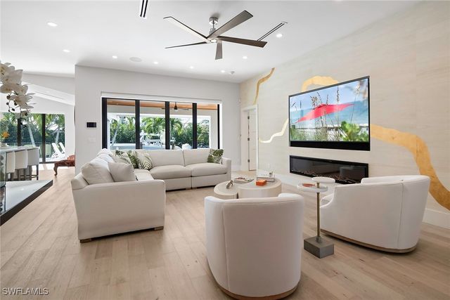 1550 Chesapeake AVE, Naples, FL 34102