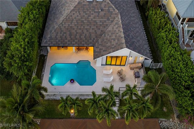 1550 Chesapeake AVE, Naples, FL 34102