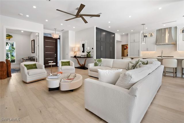 1550 Chesapeake AVE, Naples, FL 34102