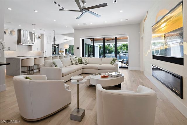 1550 Chesapeake AVE, Naples, FL 34102