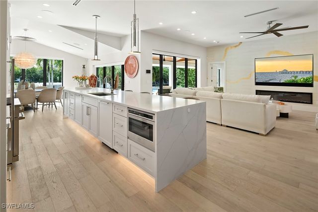 1550 Chesapeake AVE, Naples, FL 34102