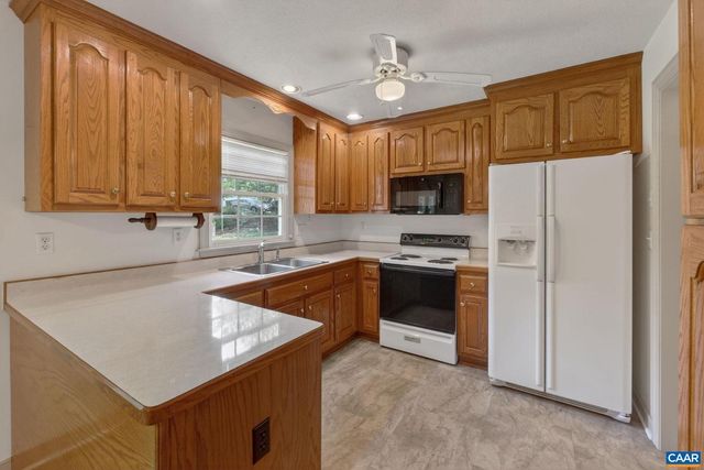1064 WINTERGREEN LN, Charlottesville, VA 22903