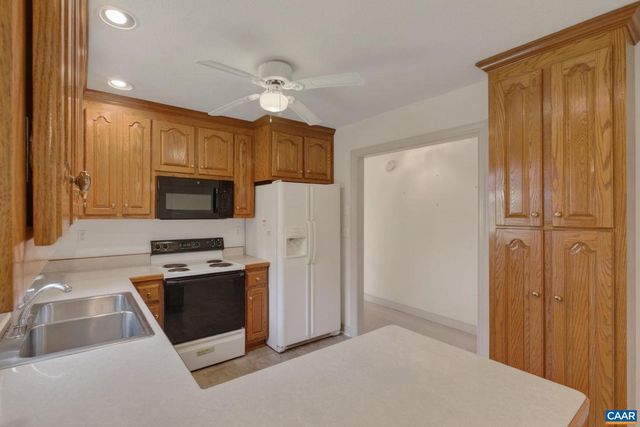 1064 WINTERGREEN LN, Charlottesville, VA 22903
