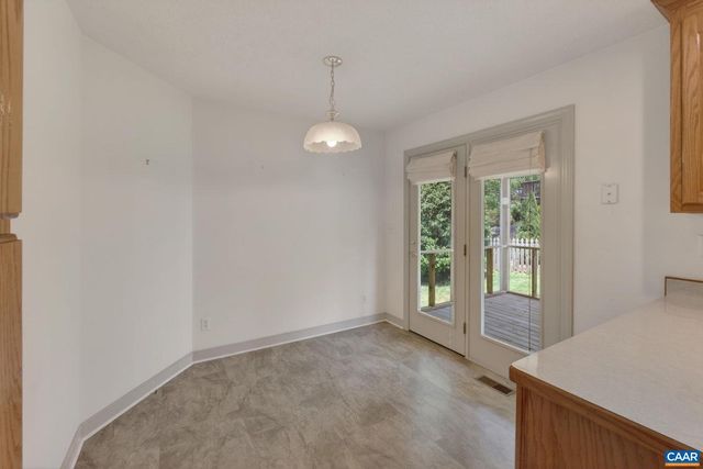 1064 WINTERGREEN LN, Charlottesville, VA 22903