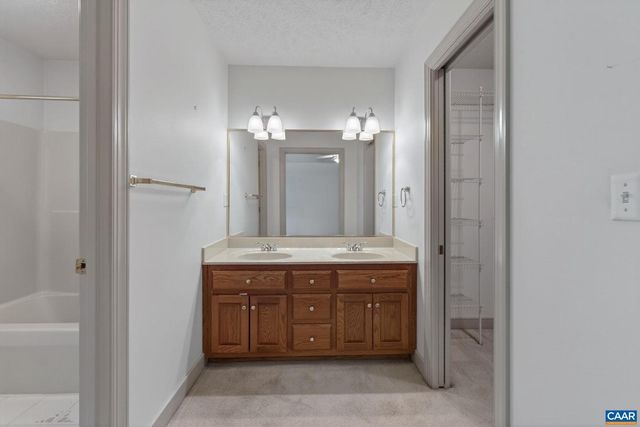 1064 WINTERGREEN LN, Charlottesville, VA 22903