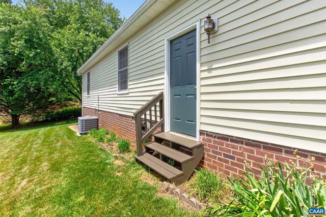 1064 WINTERGREEN LN, Charlottesville, VA 22903