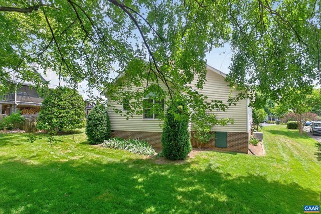1064 WINTERGREEN LN, Charlottesville, VA 22903