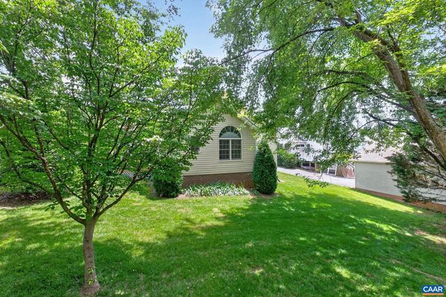 1064 WINTERGREEN LN, Charlottesville, VA 22903
