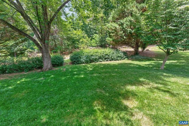 1064 WINTERGREEN LN, Charlottesville, VA 22903