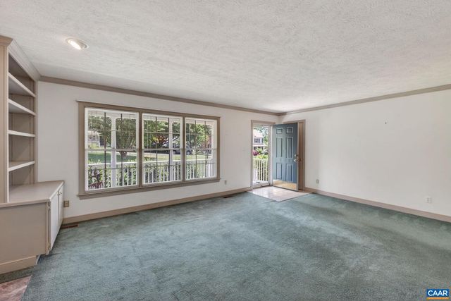 1064 WINTERGREEN LN, Charlottesville, VA 22903