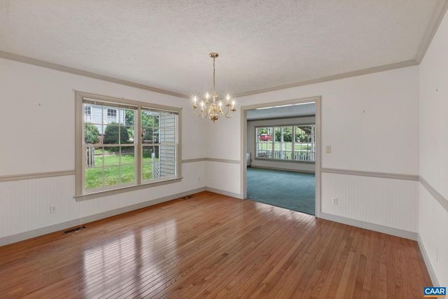 1064 WINTERGREEN LN, Charlottesville, VA 22903