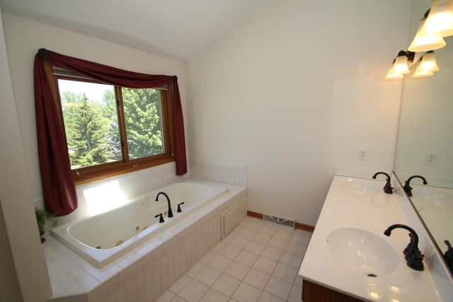 S95W12970 Walter Hagen DRIVE, Muskego, WI 53150