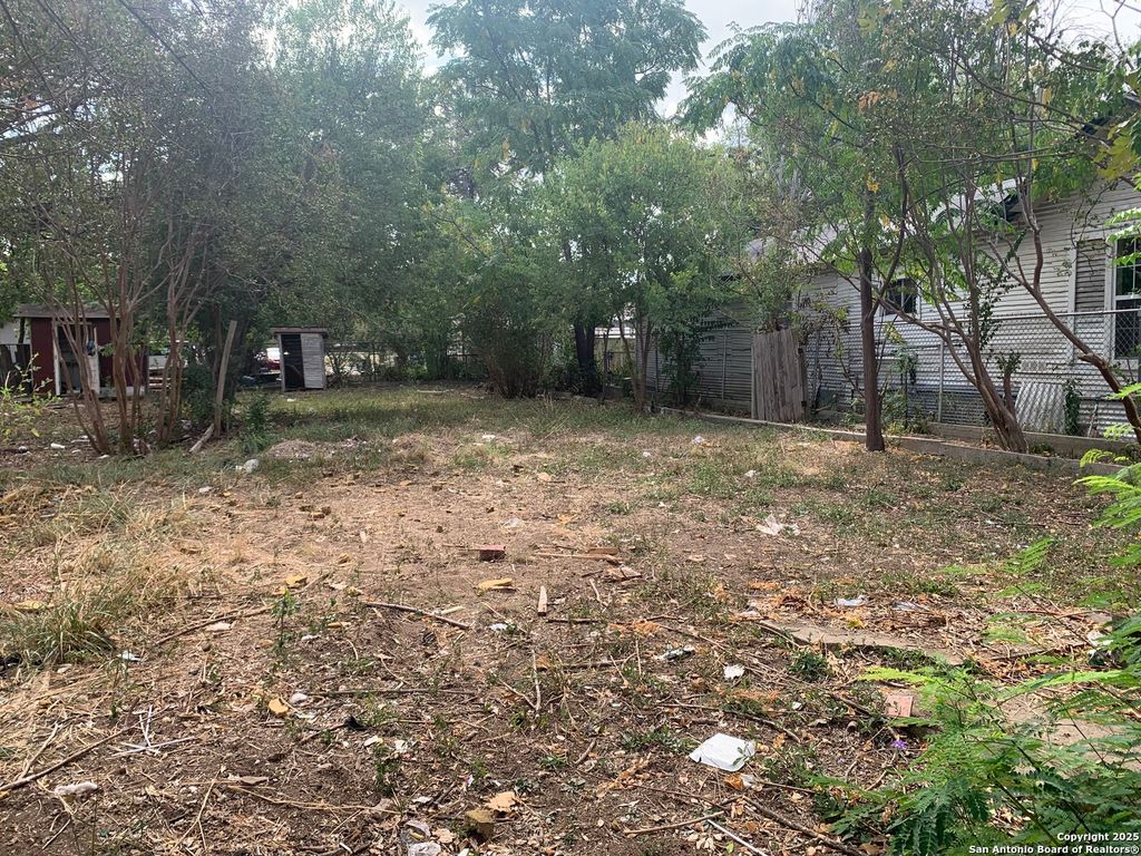 210 Mercedes, San Antonio, TX 78207