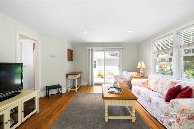 36 Kay Boulevard, Newport, RI 02840