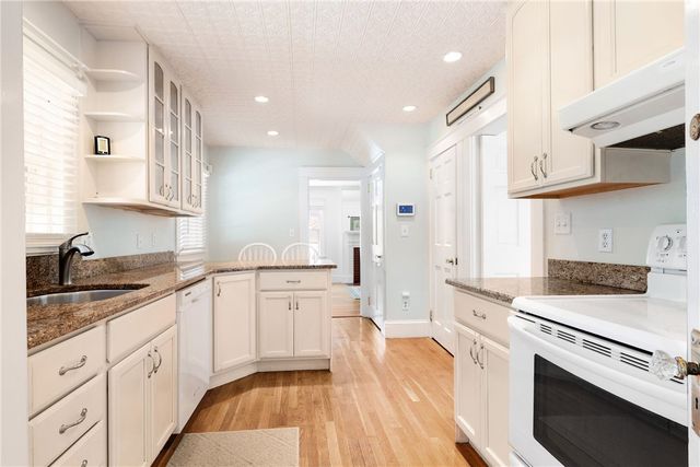 36 Kay Boulevard, Newport, RI 02840