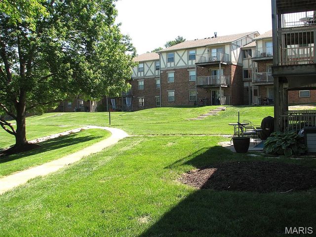 1380 Willow Brook Cove Court 1, Creve Coeur, MO 63146