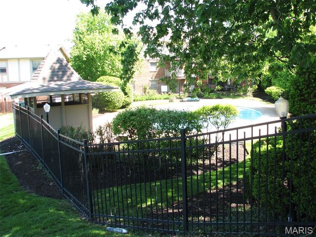 1380 Willow Brook Cove Court 1, Creve Coeur, MO 63146