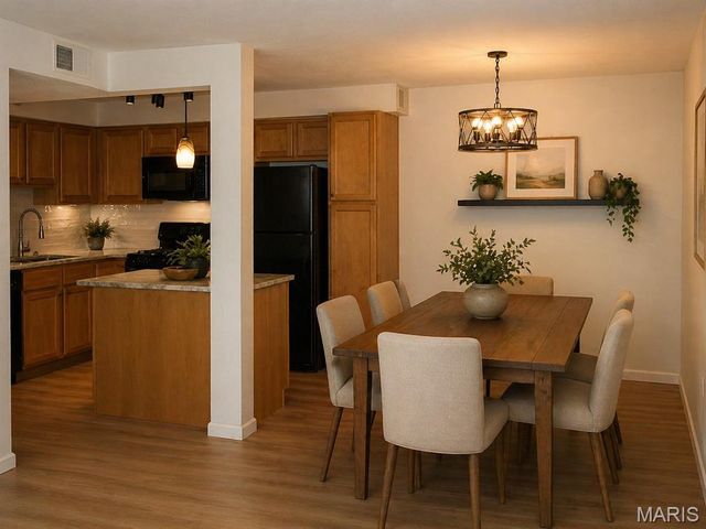 1380 Willow Brook Cove Court 1, Creve Coeur, MO 63146