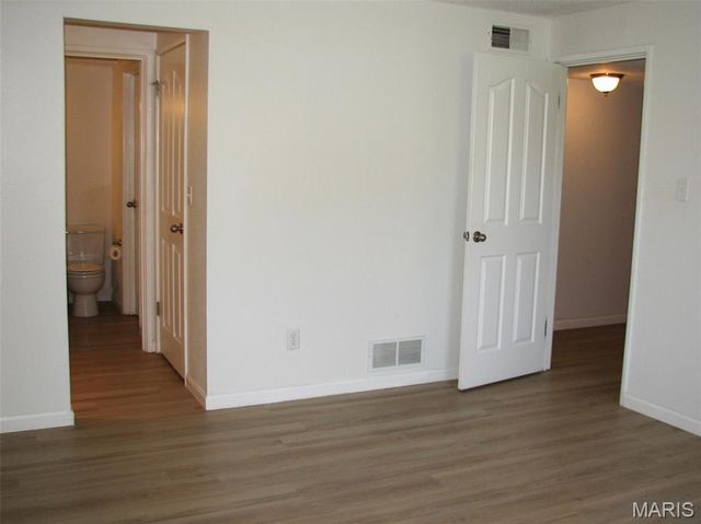 1380 Willow Brook Cove Court 1, Creve Coeur, MO 63146
