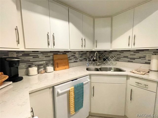 5115 S Gray Pelican Way, Homosassa, FL 34448