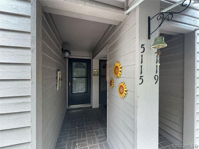 5115 S Gray Pelican Way, Homosassa, FL 34448