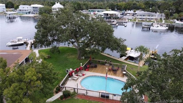 5115 S Gray Pelican Way, Homosassa, FL 34448