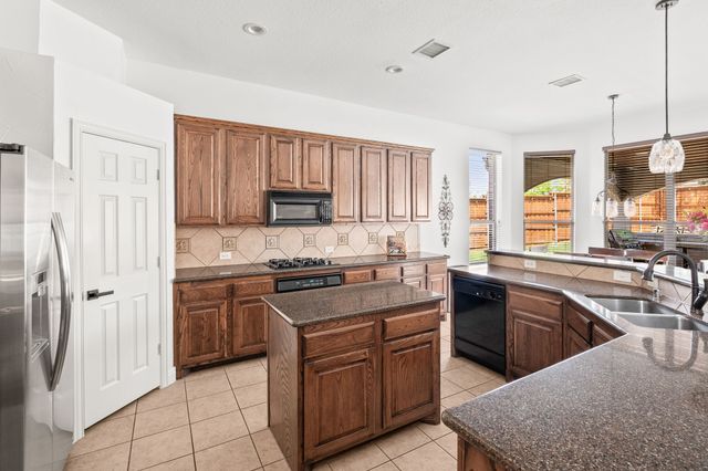 425 Quail Creek Drive, Murphy, TX 75094