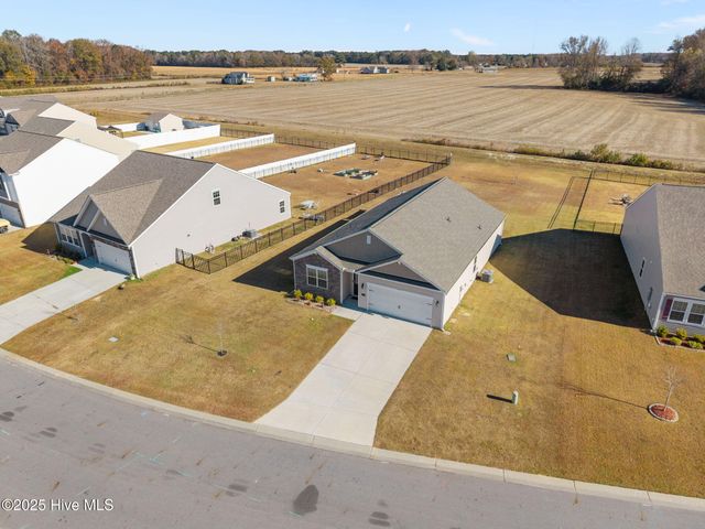 4449 Marthas Village Lane, Ayden, NC 28513