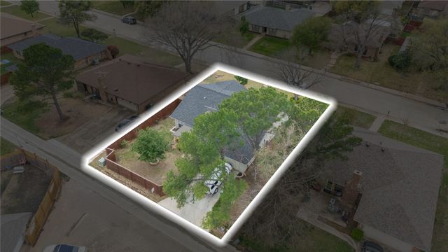 1923 Sierra Drive, Lewisville, TX 75077