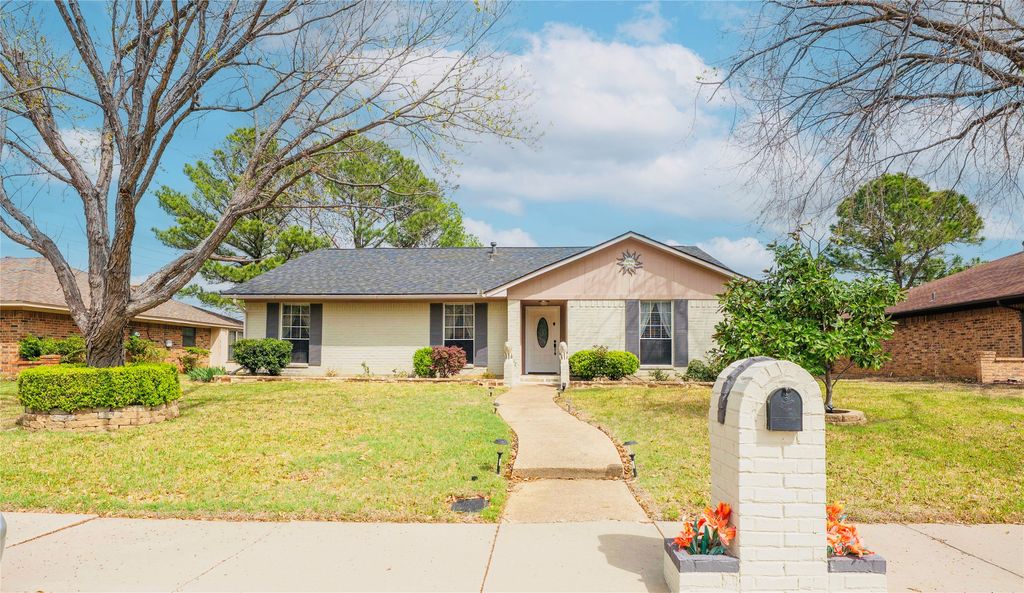 1923 Sierra Drive, Lewisville, TX 75077