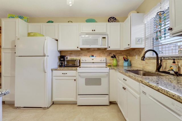 2929 SE OCEAN Boulevard 112-2, Stuart, FL 34996