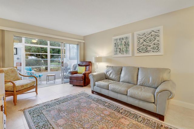 2929 SE OCEAN Boulevard 112-2, Stuart, FL 34996