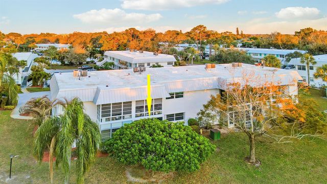 2929 SE OCEAN Boulevard 112-2, Stuart, FL 34996