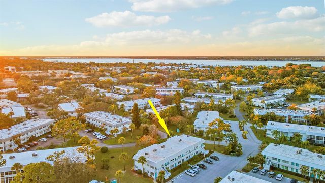 2929 SE OCEAN Boulevard 112-2, Stuart, FL 34996