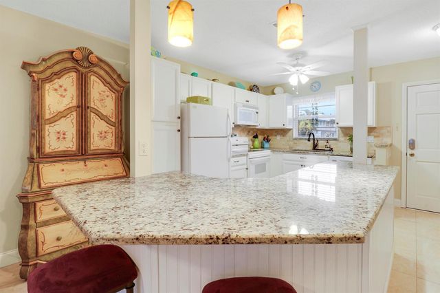 2929 SE OCEAN Boulevard 112-2, Stuart, FL 34996