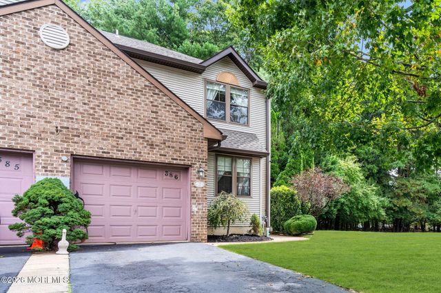386 Oak Knoll Drive 38-6, Englishtown, NJ 07726