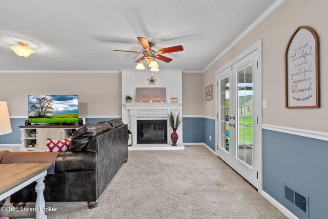 312 New England Ct, Louisville, KY 40214