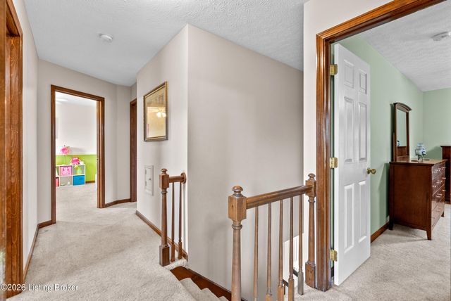312 New England Ct, Louisville, KY 40214