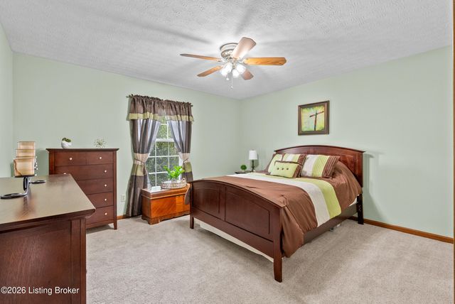312 New England Ct, Louisville, KY 40214